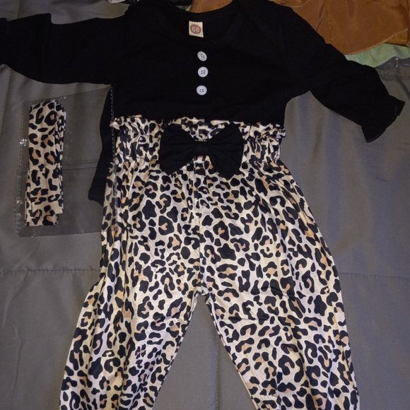 Other - Flounce Sleeve Bodysuit & Leopard Print Bow Pants & Headband